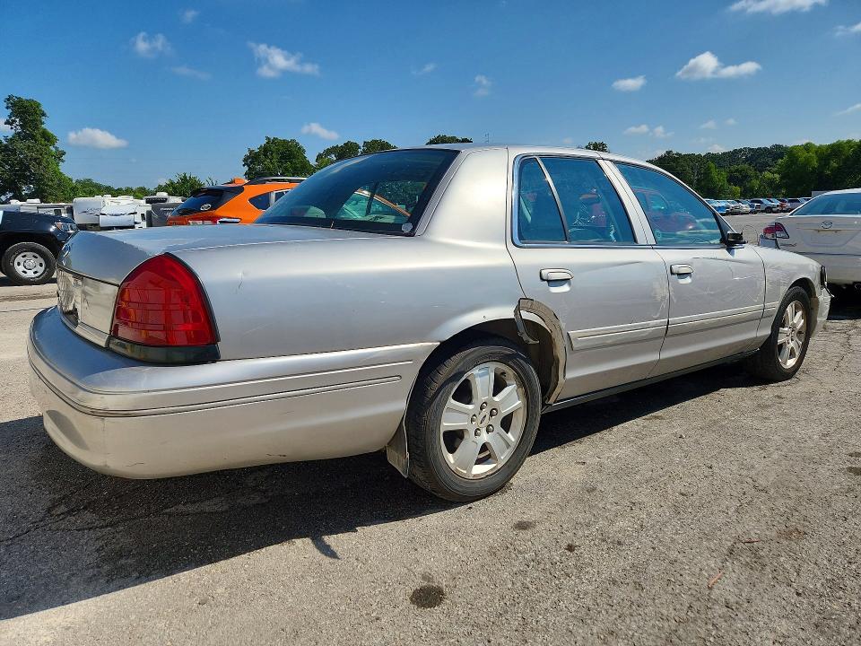 Photo 3 from auction – 2004 FORD CROWN VICTORIA with VIN 2FAFP74W64X112926