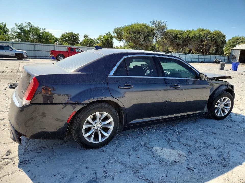 Photo 3 from auction – 2015 CHRYSLER 300 with VIN 2C3CCAAG6FH929768