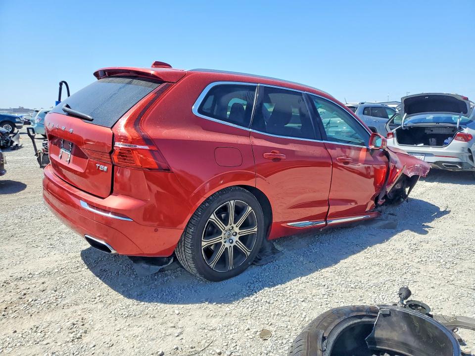 Photo 3 from auction – 2019 VOLVO XC60 with VIN LYV102DLXKB250467
