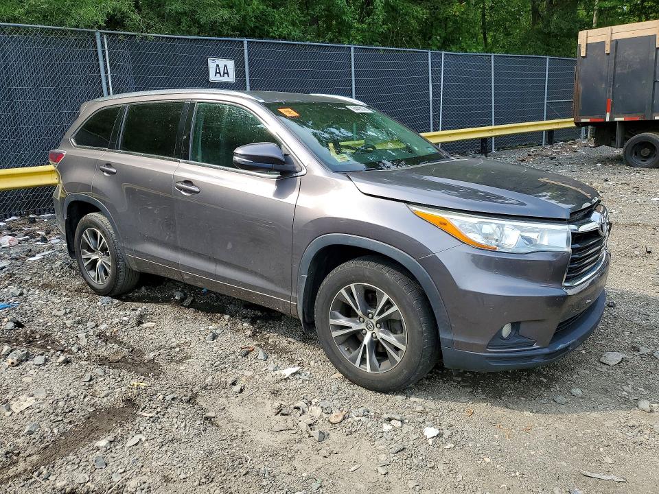Photo 4 from auction – 2016 TOYOTA HIGHLANDER with VIN 5TDJKRFHXGS335306