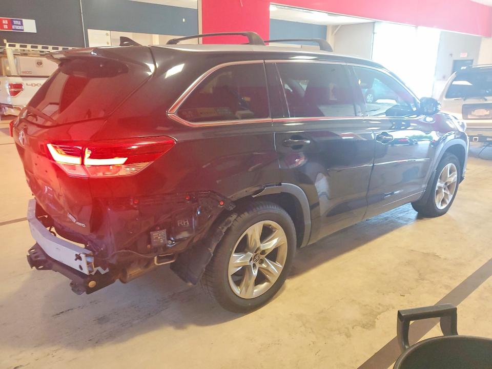 Photo 3 from auction – 2018 TOYOTA HIGHLANDER with VIN 5TDDZRFH9JS495497