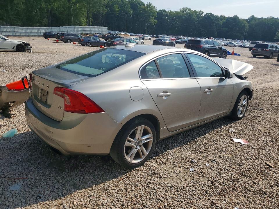 Foto 3 de la subasta – 2015 VOLVO S60 con VIN YV140MFB7F1314615