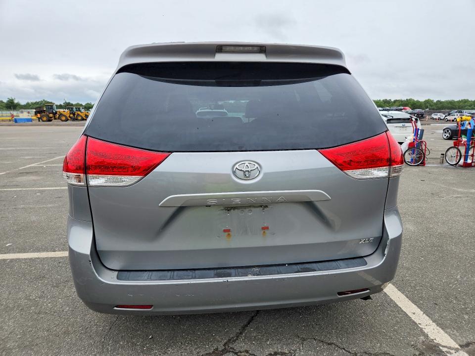 Photo 6 from auction – 2013 TOYOTA SIENNA with VIN 5TDYK3DC6DS369810