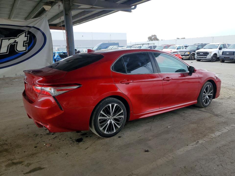 Photo 3 from auction – 2020 TOYOTA CAMRY with VIN 4T1G11AK0LU374652