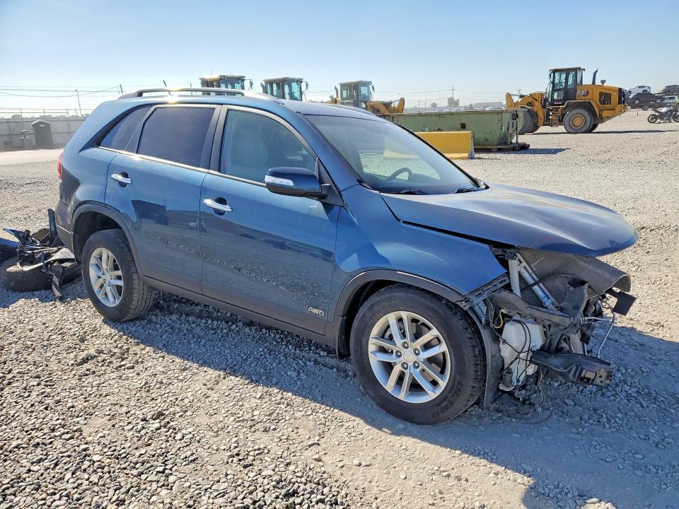 Photo 4 from auction – 2015 KIA SORENTO with VIN 5XYKTDA62FG554329