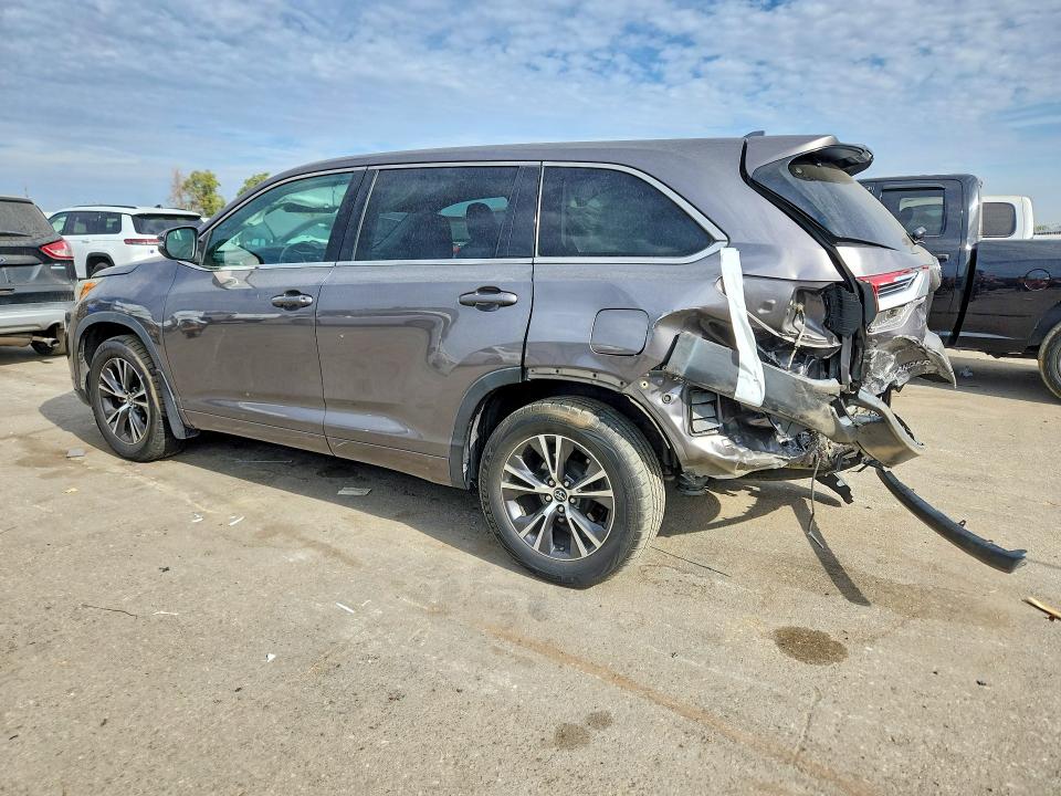Photo 2 from auction – 2018 TOYOTA HIGHLANDER with VIN 5TDBZRFH0JS826815