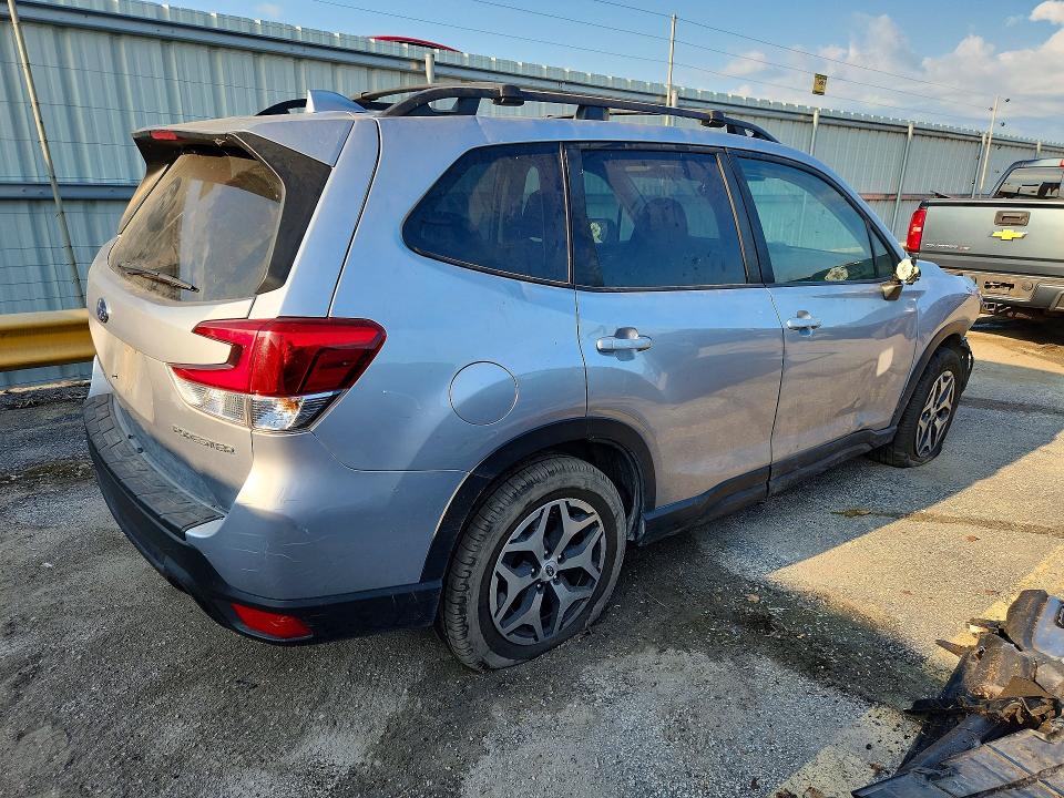 Photo 3 from auction – 2022 SUBARU FORESTER with VIN JF2SKADC5NH410414