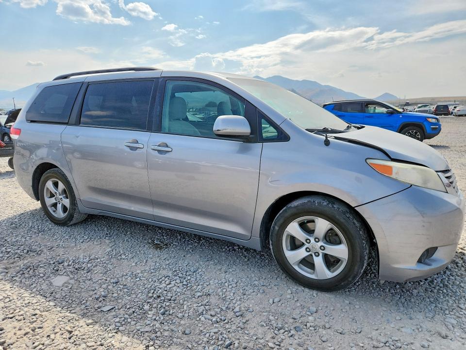 صورة رقم 4 من المزاد - 2011 TOYOTA SIENNA مع VIN 5TDKK3DC4BS119288