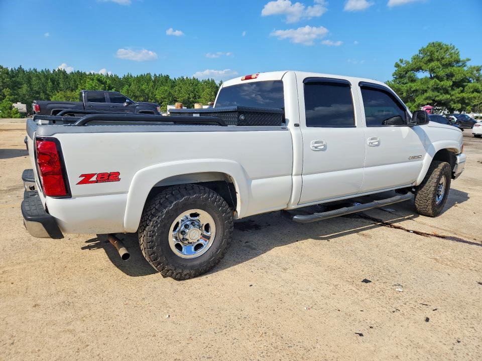 Photo 3 from auction – 2006 CHEVROLET SILVERADO with VIN 1GCGC13U76F226276