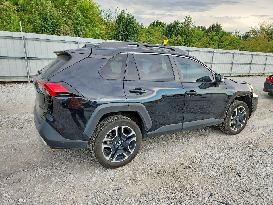 Photo 3 from auction – 2019 TOYOTA RAV4 with VIN 2T3J1RFVXKW006167