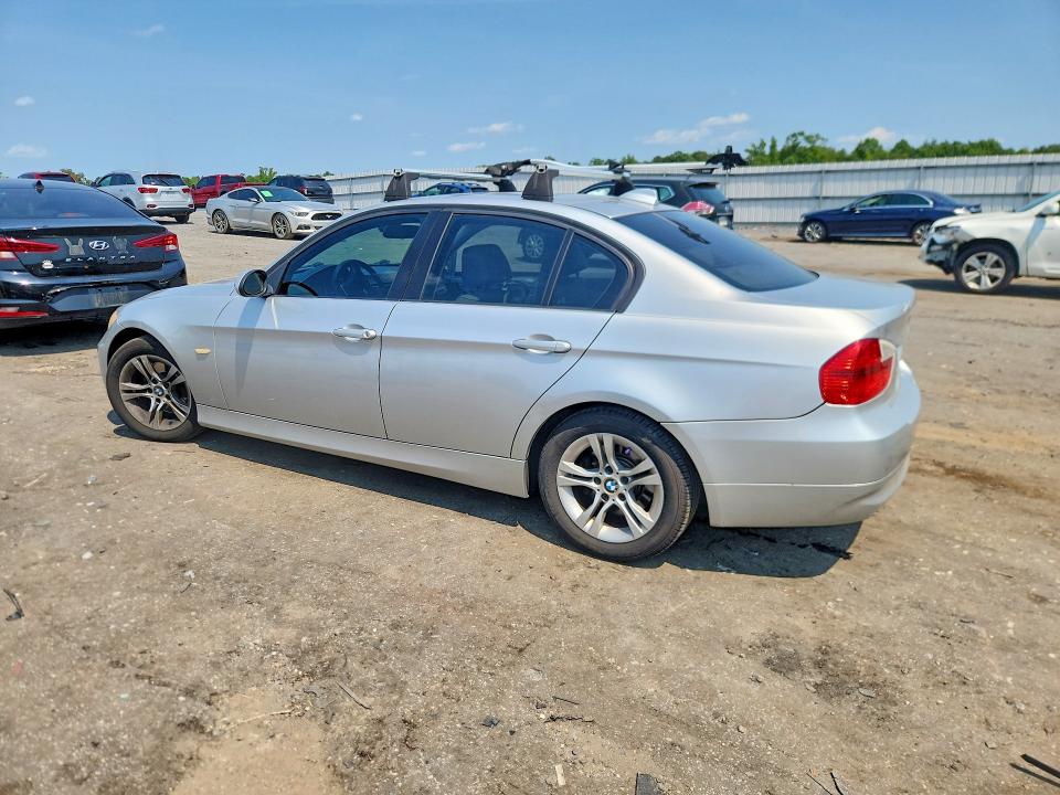 Photo 2 from auction – 2008 BMW 328 with VIN WBAVA33548KX85857