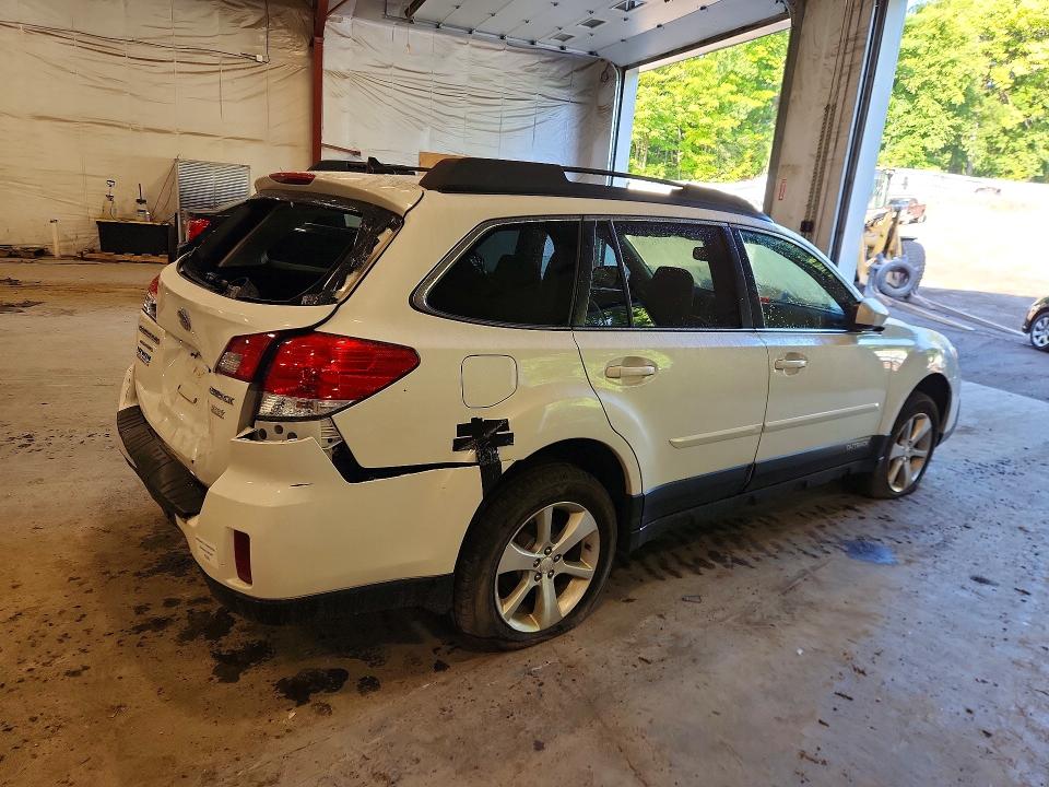 Photo 3 from auction – 2014 SUBARU OUTBACK with VIN 4S4BRBMCXE3323052
