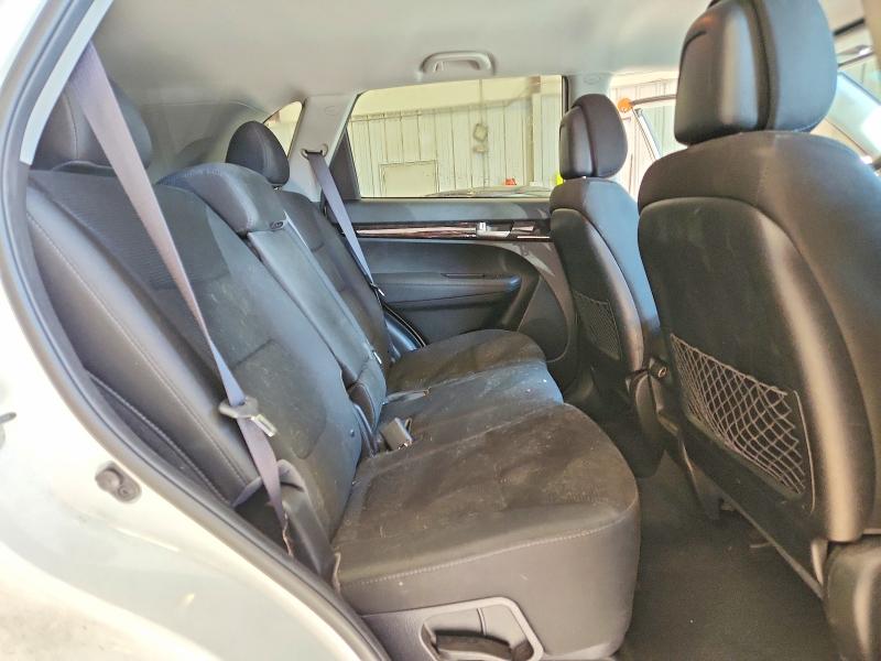 Photo 11 from auction – 2015 KIA SORENTO with VIN 5XYKT3A62FG562652