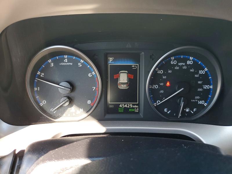 Photo 9 from auction – 2017 TOYOTA RAV4 with VIN JTMRFREVXHJ112647