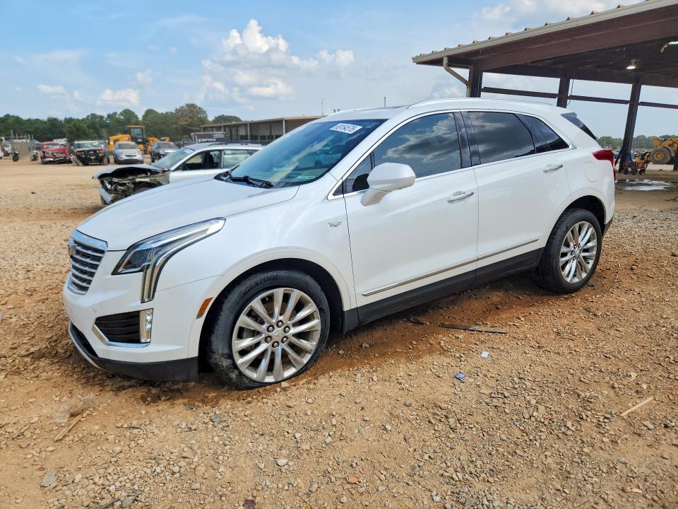 CADILLAC XT5 2017 with VIN 1GYKNFRS1HZ111546 - Photo from auction