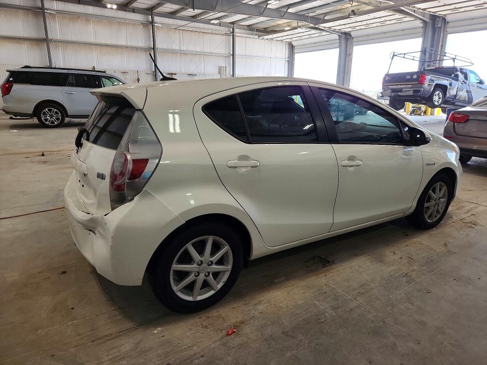 Photo 3 from auction – 2014 TOYOTA PRIUS C with VIN JTDKDTB30E1573049
