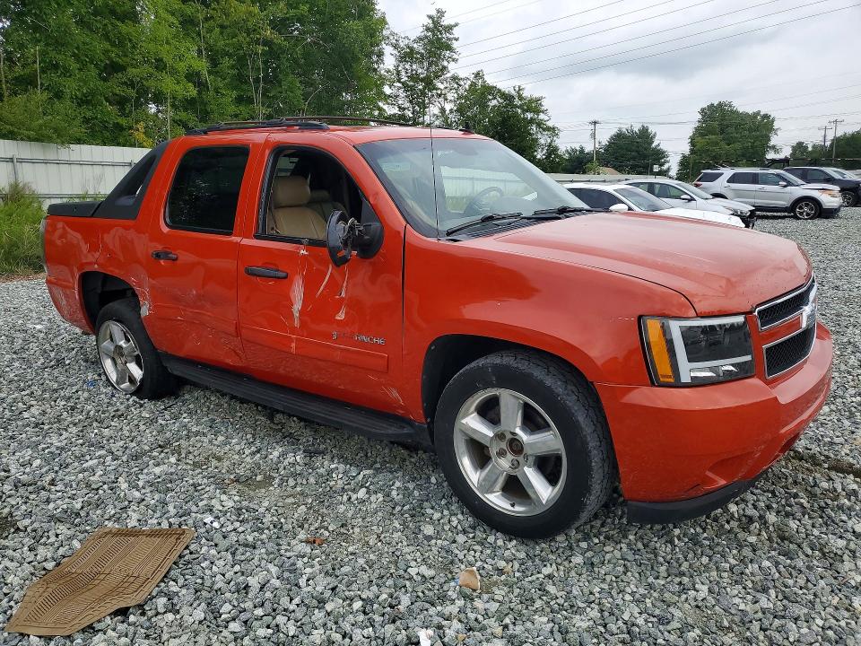 Photo 4 from auction – 2011 CHEVROLET AVALANCHE with VIN 3GNTKFE39BG194871