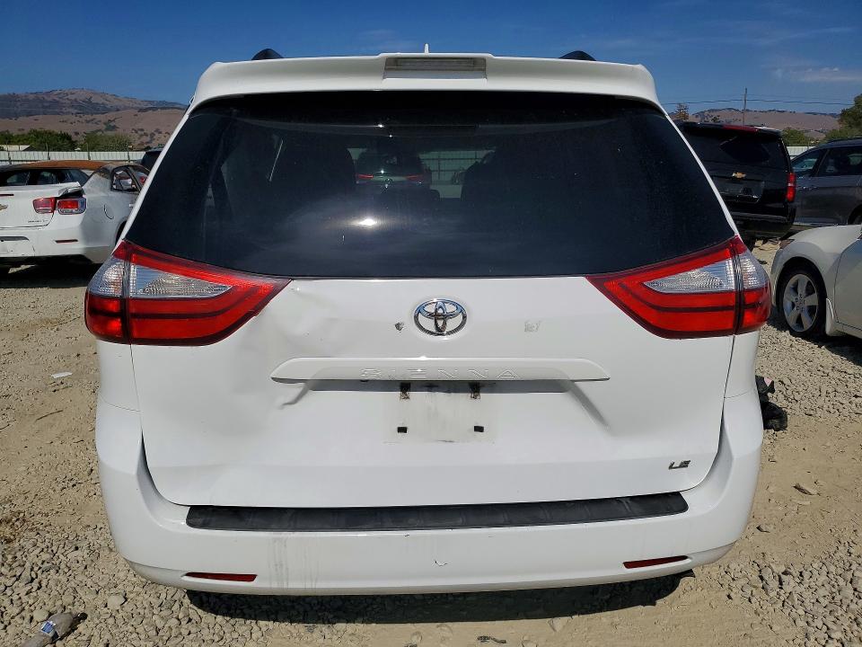 Photo 6 from auction – 2018 TOYOTA SIENNA with VIN 5TDKZ3DC4JS960957