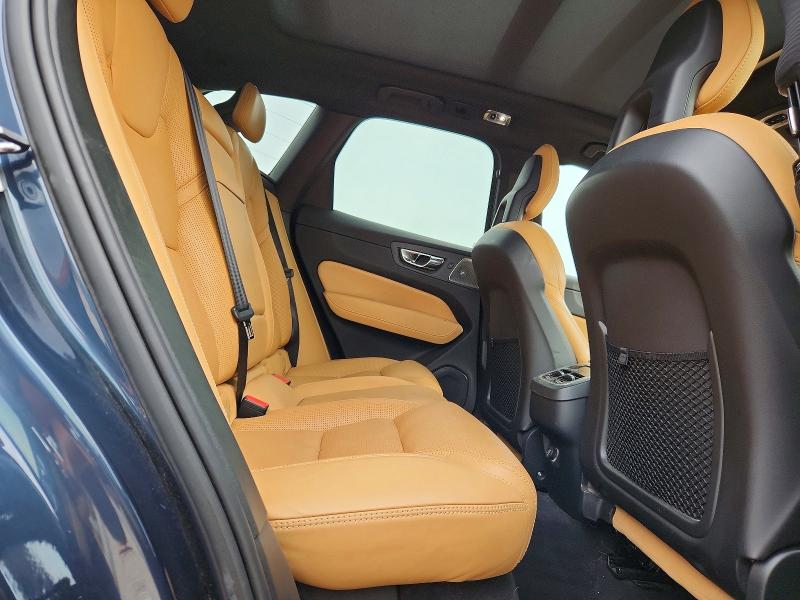 Photo 11 from auction – 2018 VOLVO XC60 with VIN YV4A22RL3J1009839