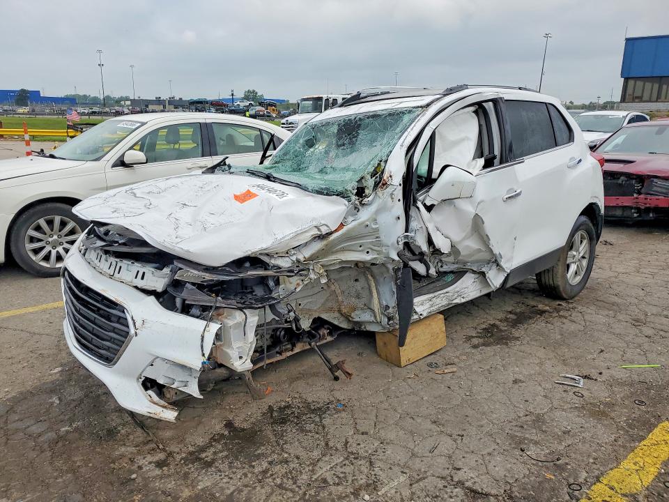 CHEVROLET TRAX 2019 with VIN 3GNCJPSB7KL333570 - Photo from auction