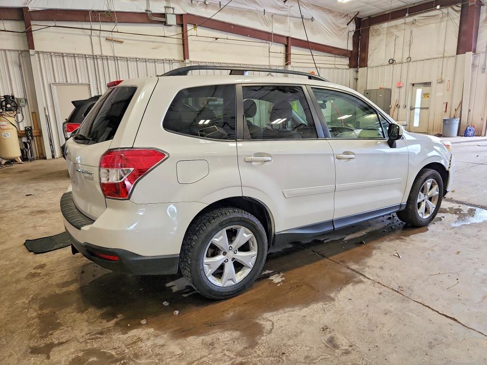 Photo 3 from auction – 2015 SUBARU FORESTER with VIN JF2SJADC4FH492186