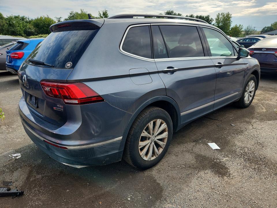Photo 3 from auction – 2018 VOLKSWAGEN TIGUAN with VIN 3VV2B7AX2JM162266