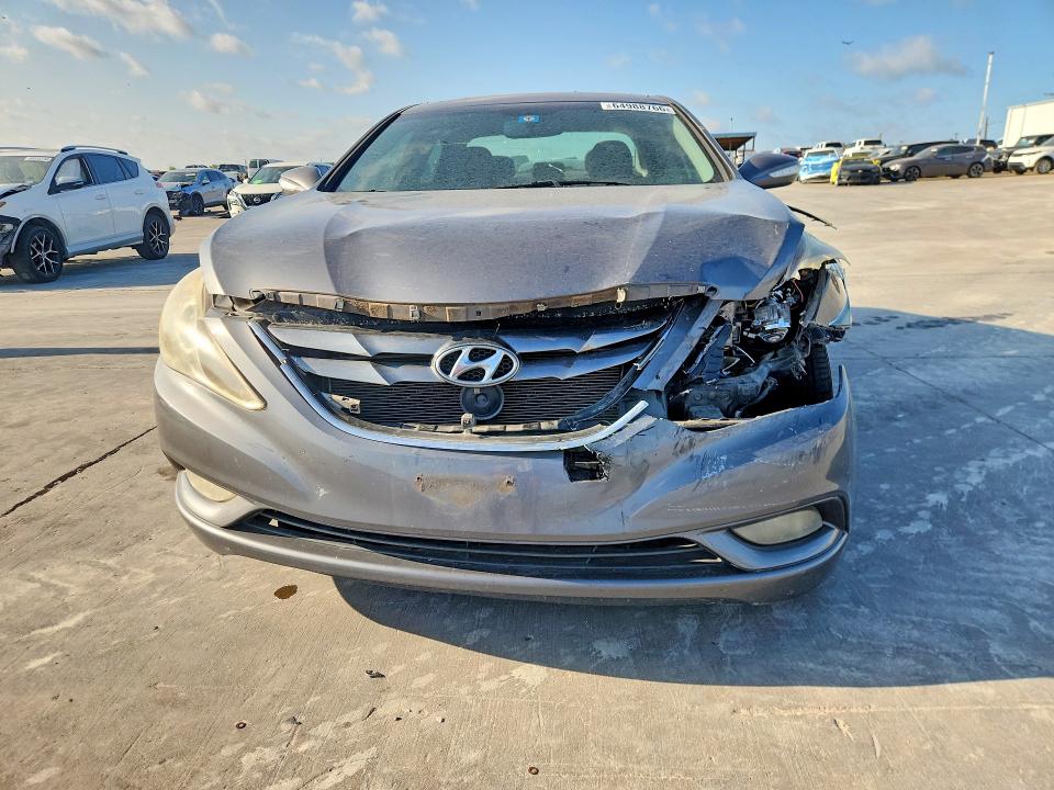 Photo 5 from auction – 2011 HYUNDAI SONATA with VIN 5NPEC4AC0BH132050