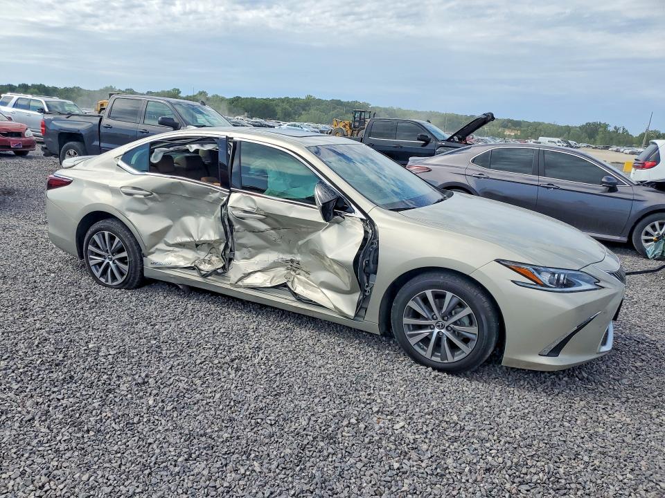 Photo 4 from auction – 2021 LEXUS ES with VIN 58ADA1C13MU008752