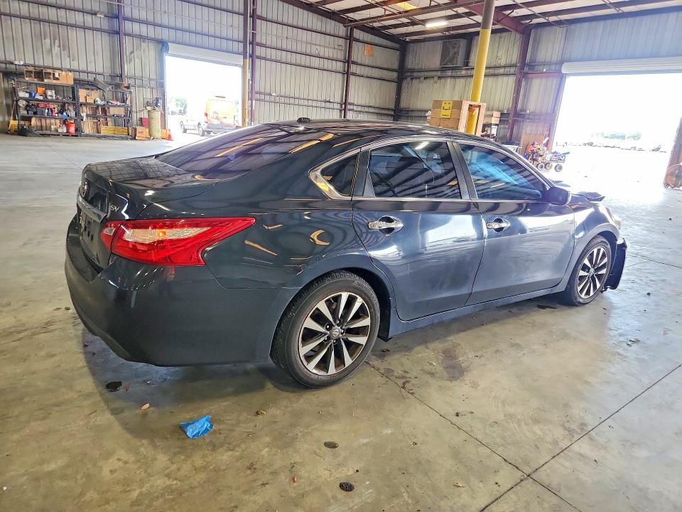 Photo 3 from auction – 2017 NISSAN ALTIMA with VIN 1N4AL3AP9HC139438