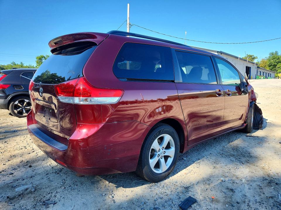 Photo 3 from auction – 2013 TOYOTA SIENNA with VIN 5TDKK3DC3DS330064