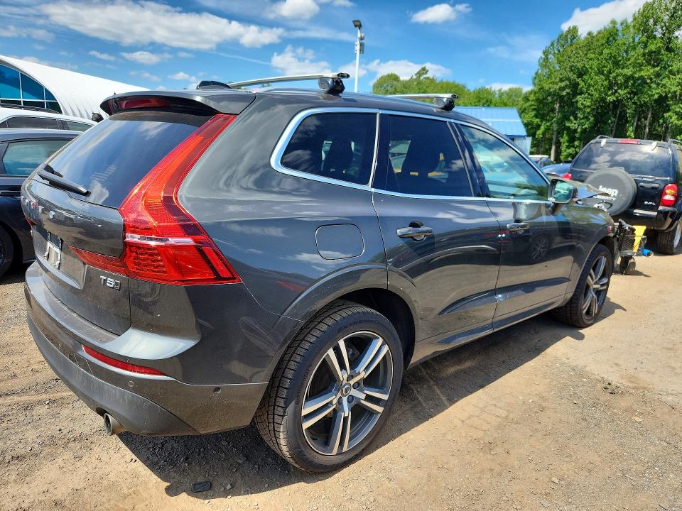Photo 3 from auction – 2019 VOLVO XC60 with VIN LYV102RK4KB184224