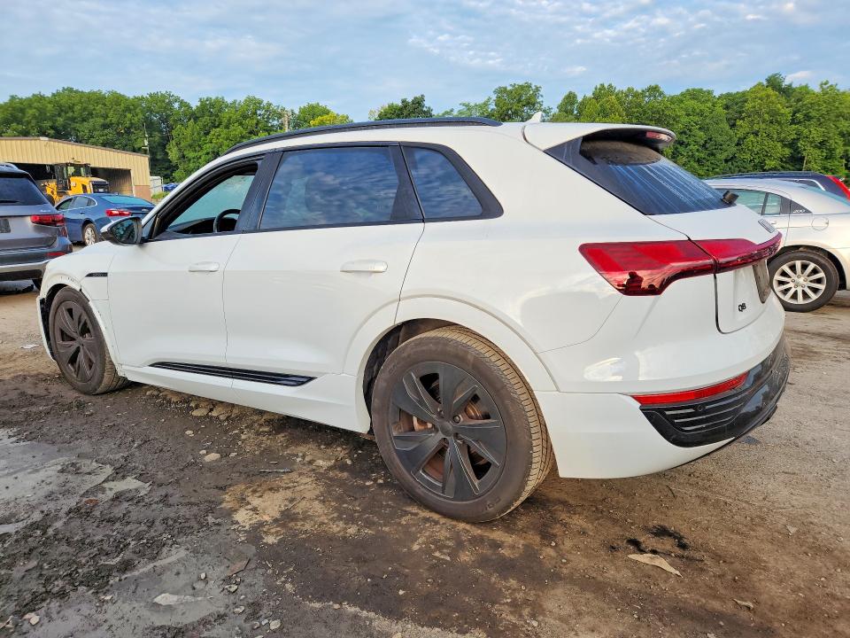 Фото 2 с аукциона – 2024 AUDI Q8 E-TRON с VIN WA14AAGE2RB014371