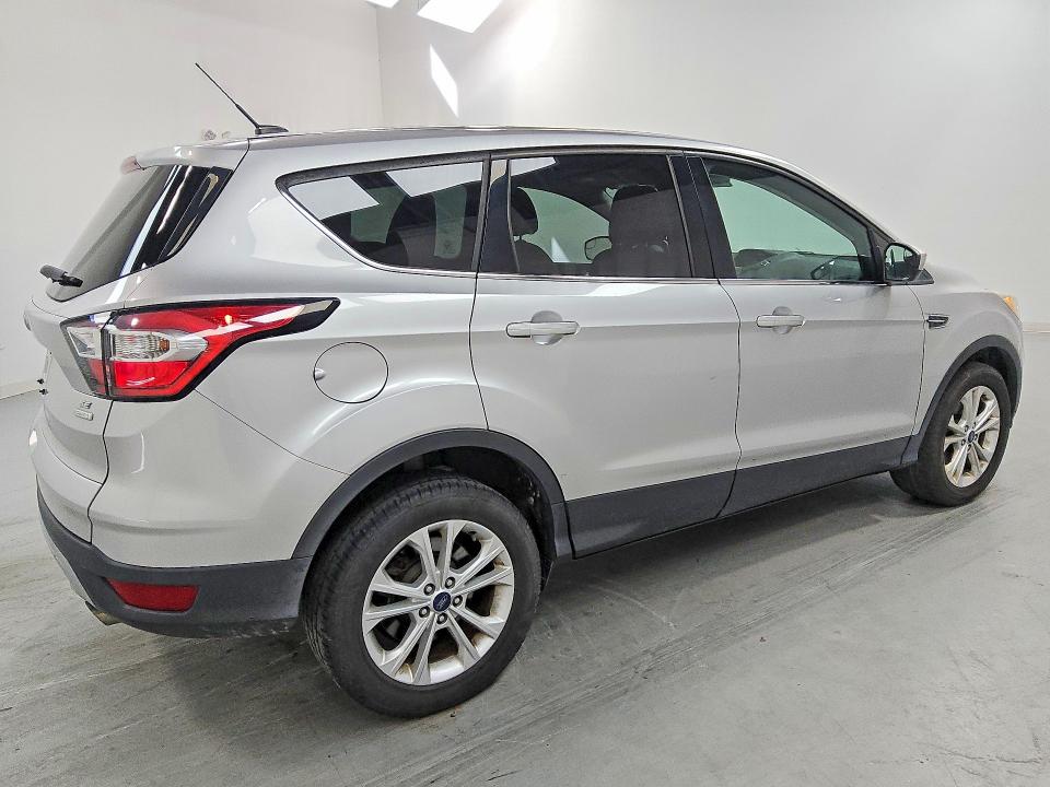 Photo 3 from auction – 2017 FORD ESCAPE with VIN 1FMCU0GD6HUD95487