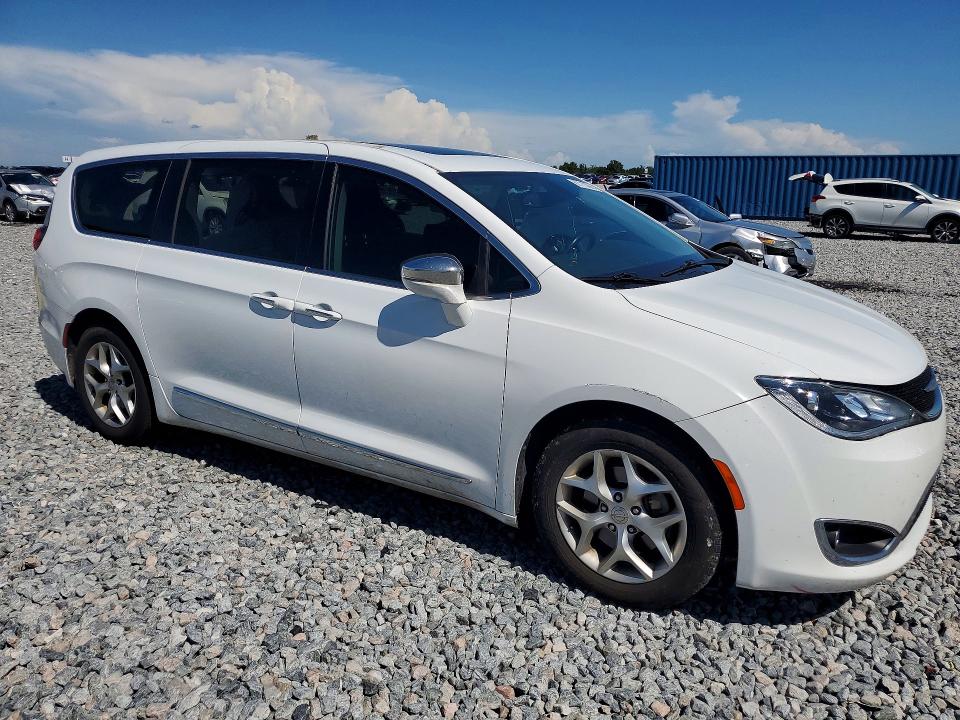 Photo 4 from auction – 2019 CHRYSLER PACIFICA with VIN 2C4RC1GG0KR730328