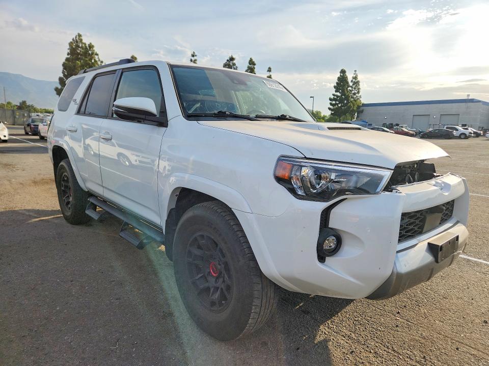 Photo 4 from auction – 2022 TOYOTA 4RUNNER with VIN JTERU5JR9N6002061