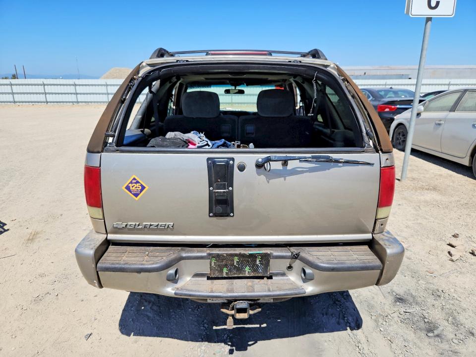 Photo 6 from auction – 2002 CHEVROLET BLAZER with VIN 1GNCT18W52K142894