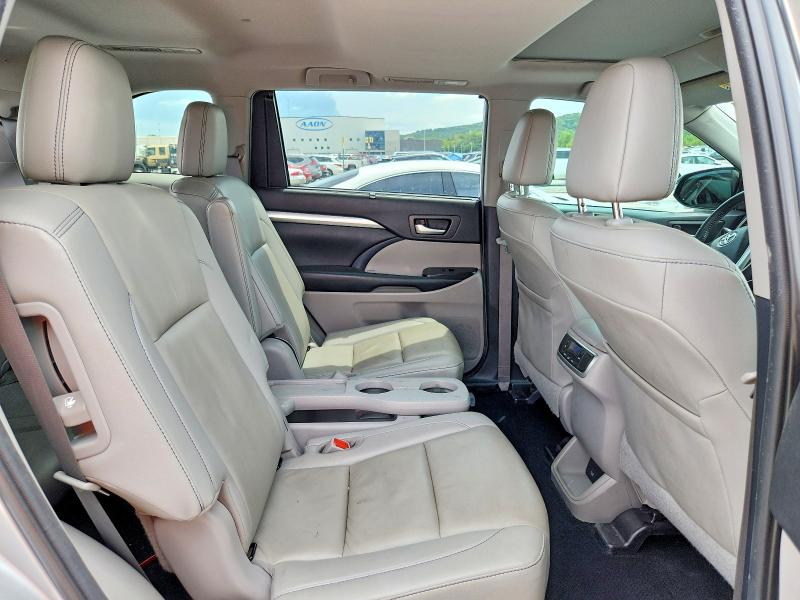 Photo 11 from auction – 2019 TOYOTA HIGHLANDER with VIN 5TDKZRFH2KS565138