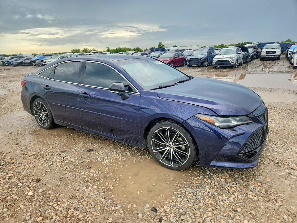 Photo 4 from auction – 2022 TOYOTA AVALON with VIN 4T1GZ1FB4NU079770