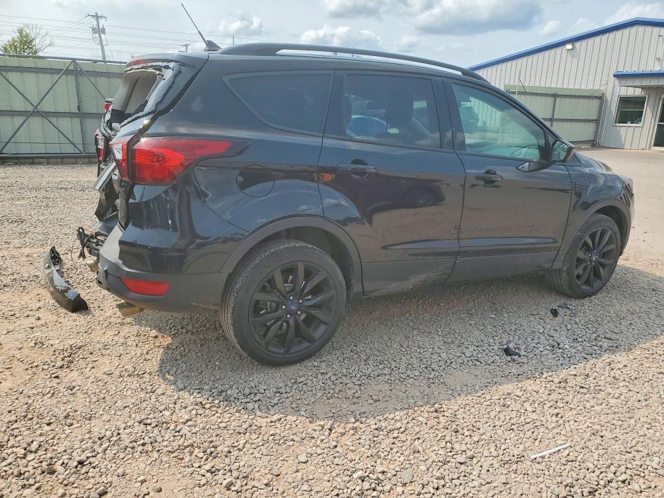 Photo 3 from auction – 2019 FORD ESCAPE with VIN 1FMCU9GD5KUB98354