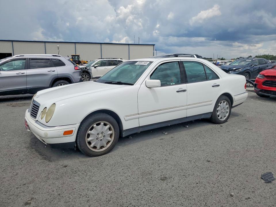 MERCEDES-BENZ E 1999 with VIN WDBJF65H8XA933734 - Photo from auction