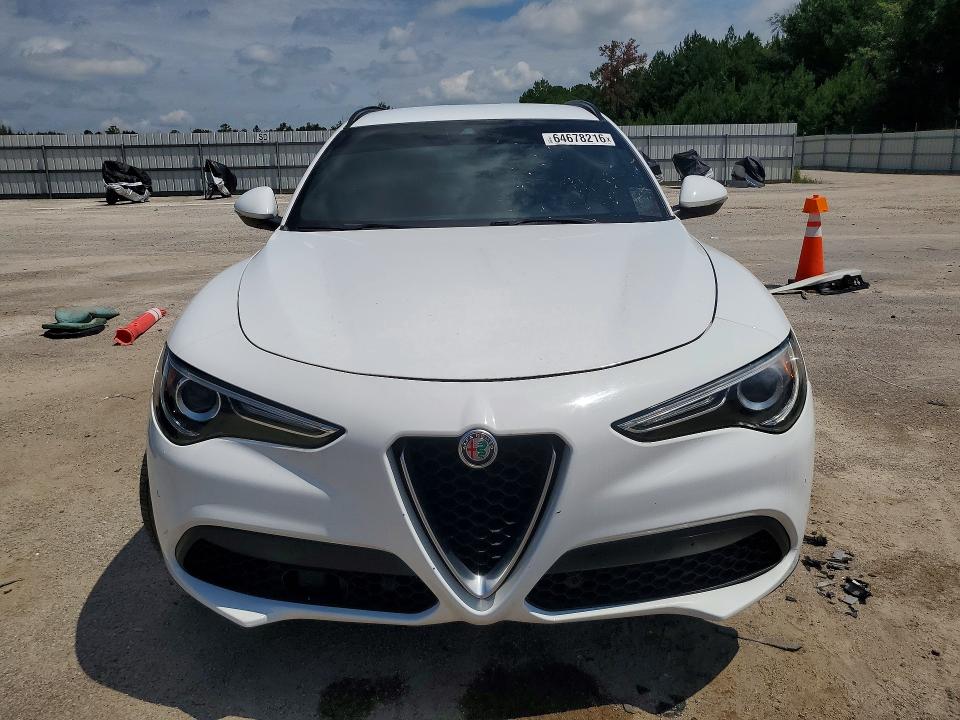 Photo 5 from auction – 2018 ALFA ROMEO STELVIO with VIN ZASFAKNN6J7C10688