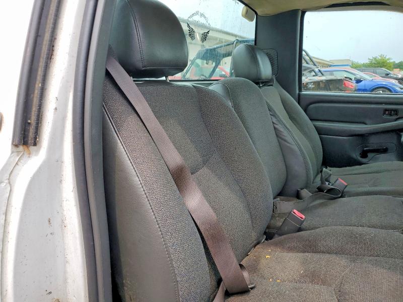 Photo 10 from auction – 2004 CHEVROLET SILVERADO with VIN 1GCEC14X54Z105953