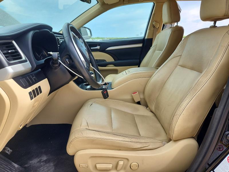 Photo 7 from auction – 2014 TOYOTA HIGHLANDER with VIN 5TDJKRFHXES011351