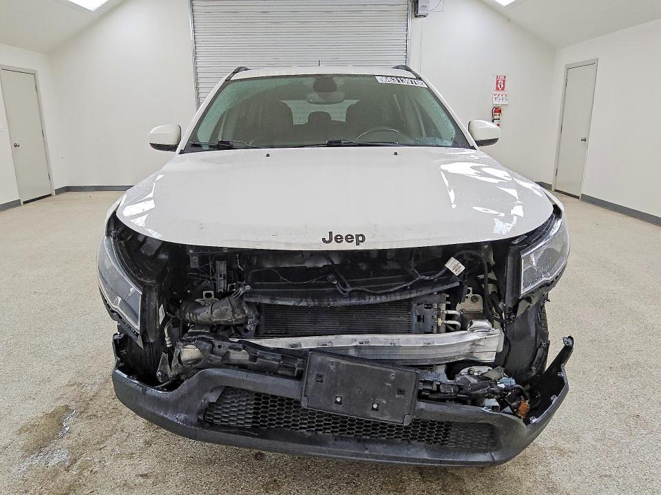 Фото 5 с аукциона – 2021 JEEP COMPASS с VIN 3C4NJDBB9MT569995