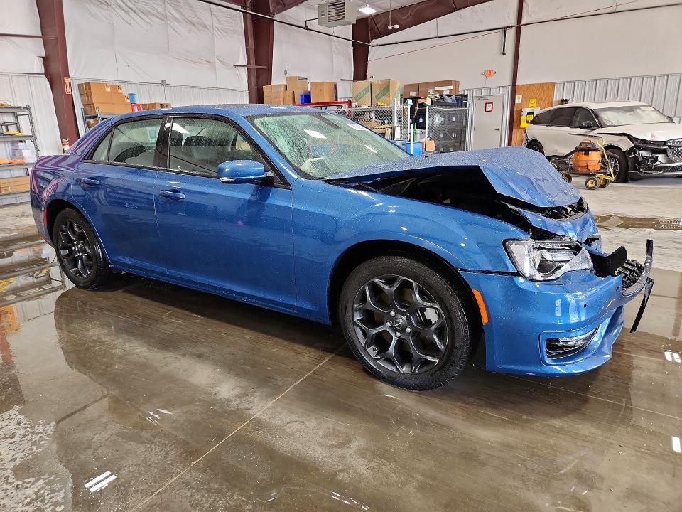 Foto 4 de la subasta – 2022 CHRYSLER 300 con VIN 2C3CCASG7NH236933