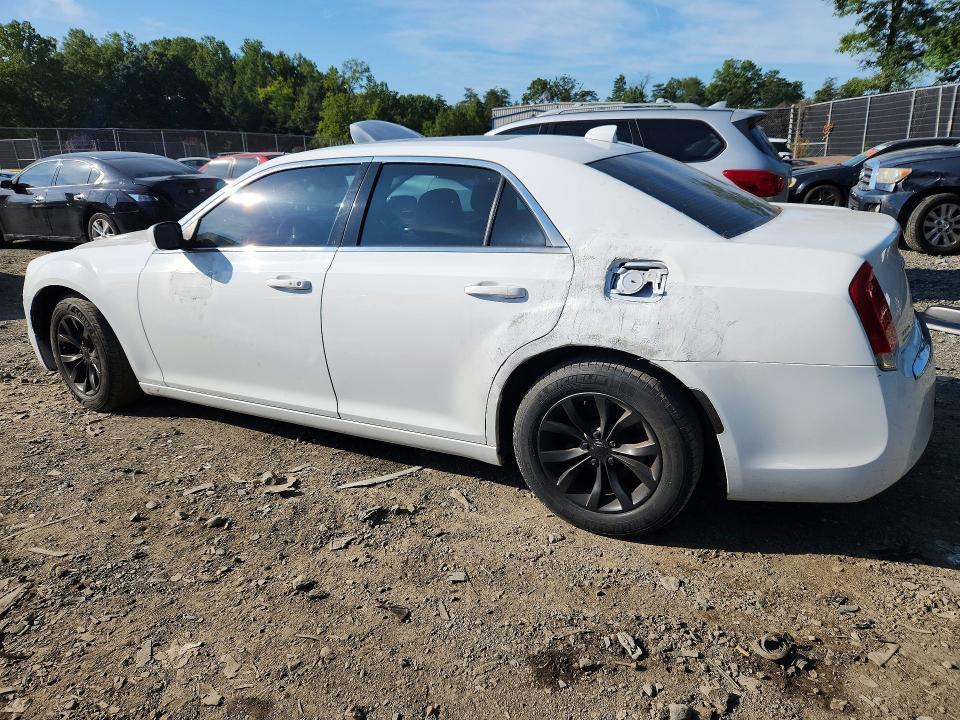Photo 2 from auction – 2016 CHRYSLER 300 with VIN 2C3CCAAG8GH229655