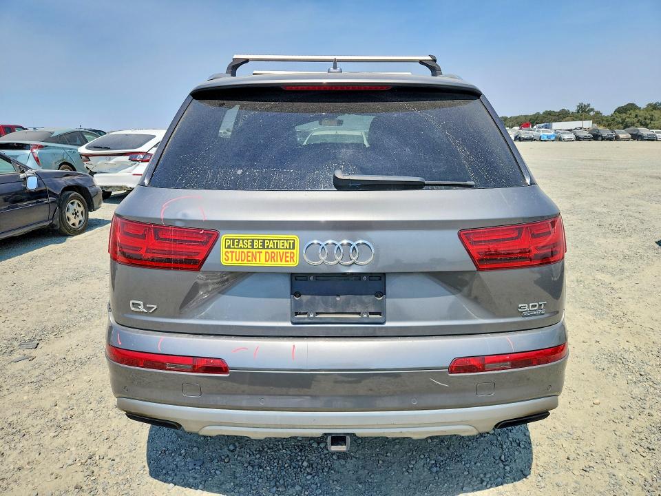 Photo 6 from auction – 2018 AUDI Q7 with VIN WA1LAAF73JD000910