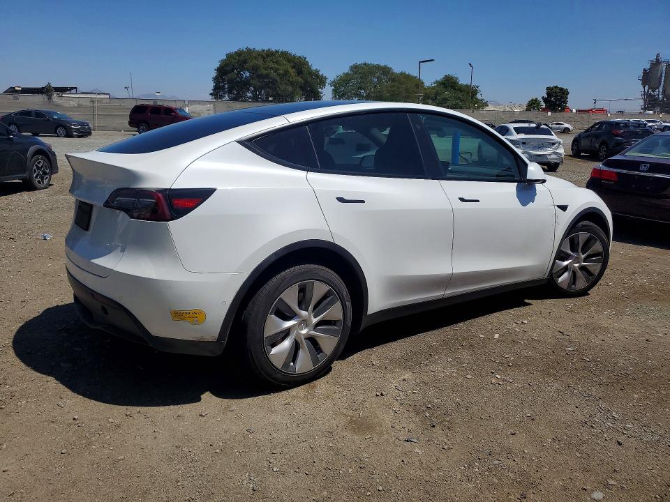 Снимка 3 от търг – 2022 TESLA MODEL Y с VIN 7SAYGDEE1NF358245