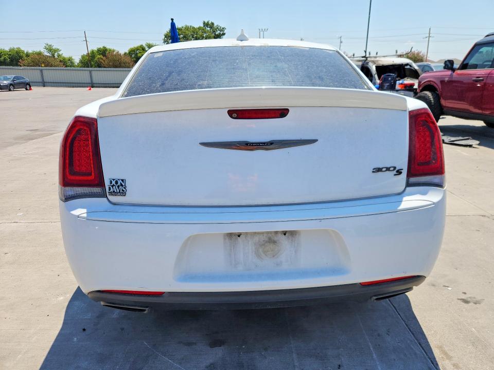 Photo 6 from auction – 2017 CHRYSLER 300 with VIN 2C3CCABG8HH661579