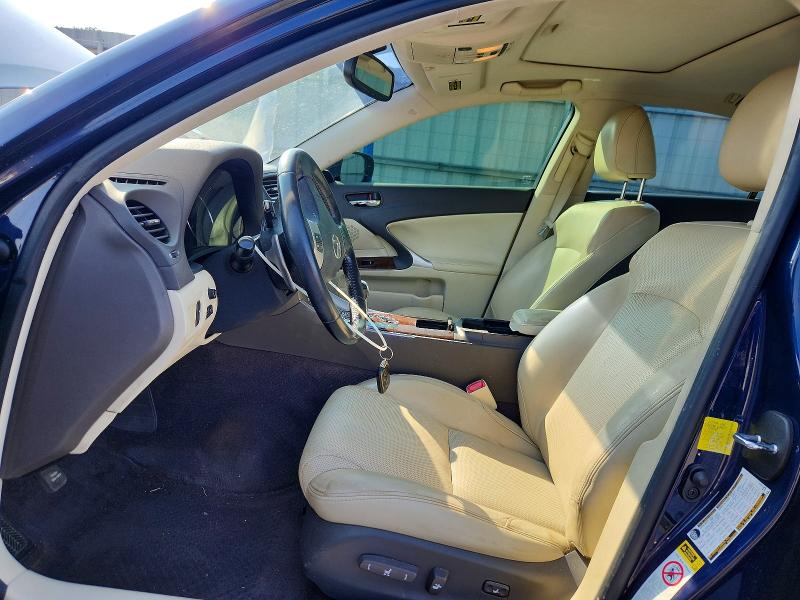 Photo 7 from auction – 2012 LEXUS IS with VIN JTHCF5C29C2035701